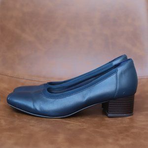 Clarks Women's Chartli Fame Pumps Block Heel Navy